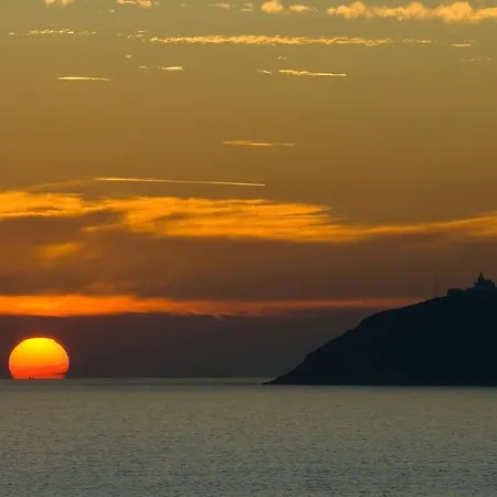 Casa Caxota: Planta Baja Con Terraza Y Vistas Al Mar